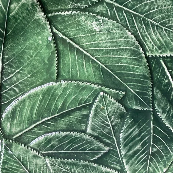 VIETRI FOGLIA LEONARDO MAJOLICA Green Leaf Plate - Picture 5 of 9